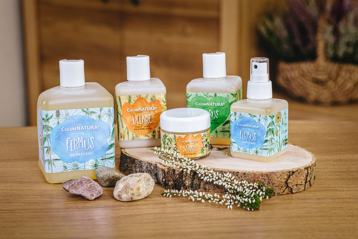 culumnatura_pflanzenhaarfarbe_in_pflegeprodukte_auf_holztich-e1517601925327-2